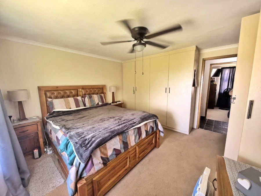 5 Bedroom Property for Sale in Fraaiuitsig Western Cape